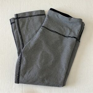 Lululemon gingham capri leggings